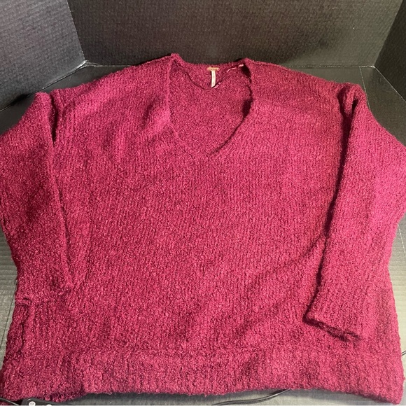 NWOT Free People Lofty Vneck Wine Sweater Size XS OVERSIZED Body, fitted sleeves - Picture 1 of 6